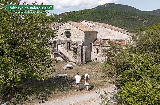 Abdij van Valcroissant, historisch monument te bezoeken nabij de camping in Drôme.
