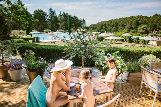 naturiste familie Vakantiepark Naturiste Belezy - LIBRANOO, Familie vakantie in Bédoin  Provence-Alpen-Côte d'Azur, camping Franceloc