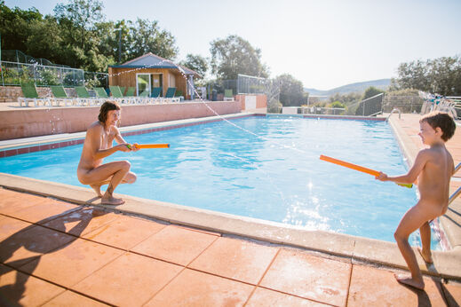 naturiste familie Vakantiepark Naturiste Sabliere - LIBRANOO, Familie vakantie in Barjac  Languedoc Roussillon, camping Franceloc