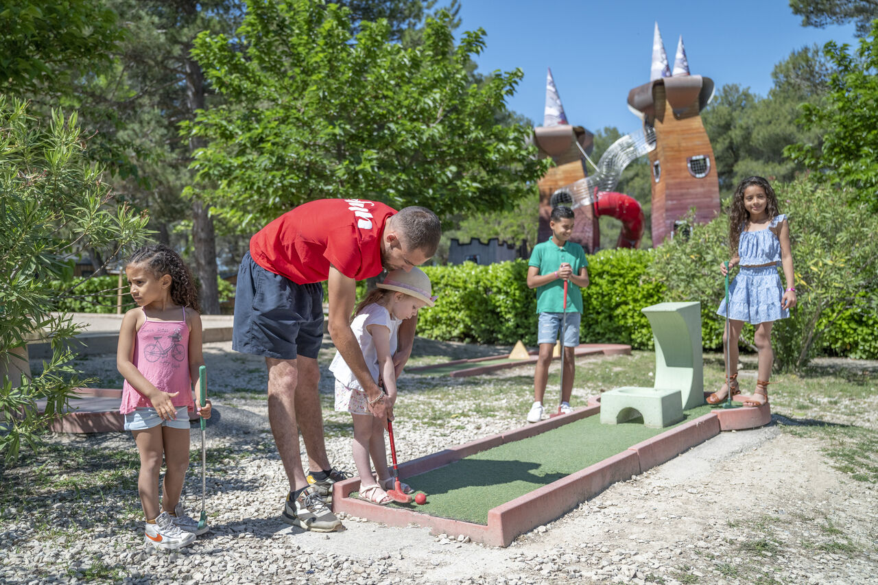 Campingvakantie Pinèdes du Luberon in Zuid Frankrijk in een natuurpark Provence Alpen Côte d