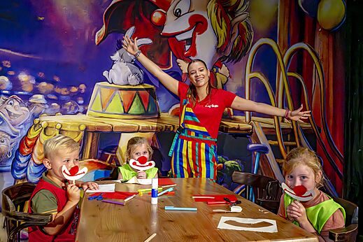 Creatieve kinderactiviteit met animator op camping CAPFUN de Wondermolen in Molenschot.