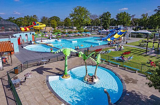 Buitenbaden, waterglijbanen en waterspelen op camping CAPFUN de Wondermolen in Molenschot.